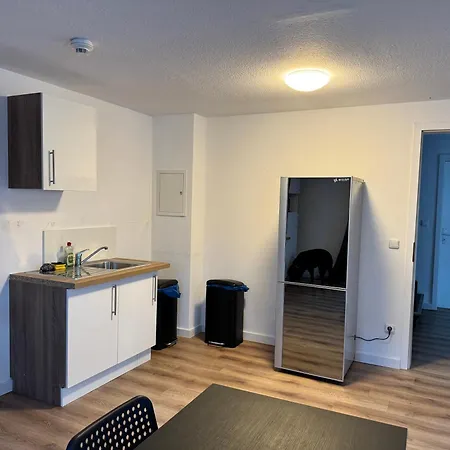 Monteurwohnung ,ruhig Gelegen, Parkplatz & Wlan Inklusive *